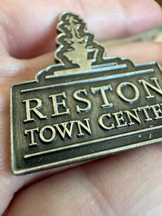 2018 Reston Town Center Souvenir Lapel Pin Winter Wonderland - Very Nice!