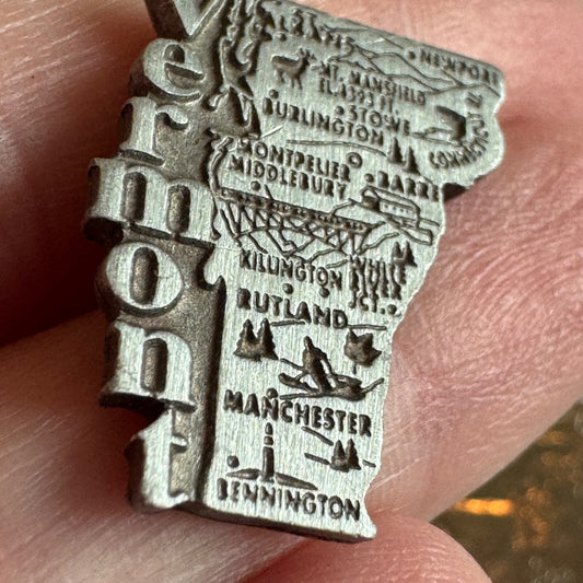 Vintage Vermont Pewter State Map Lapel Pin Souvenir Tourist Eastern Illustrating