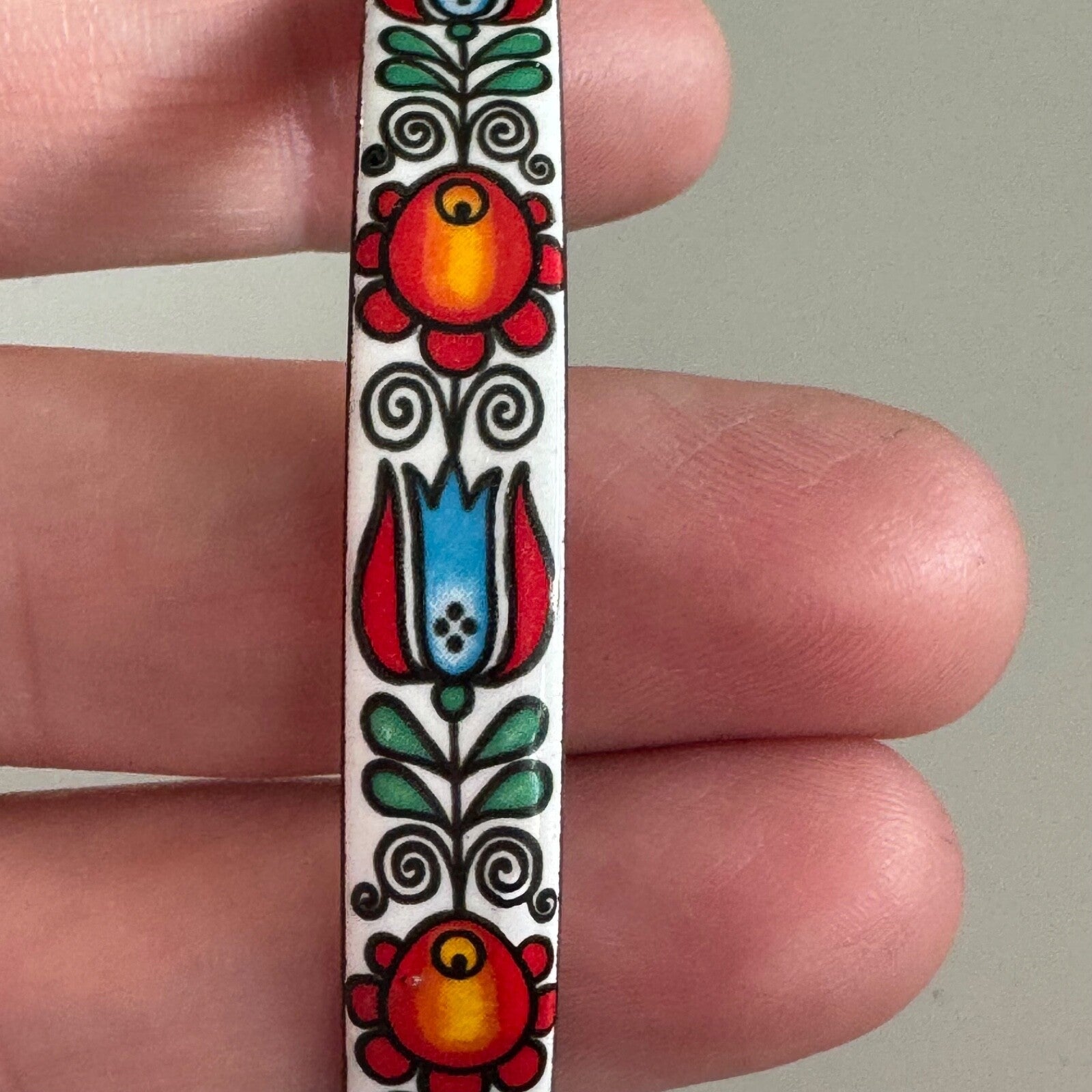 Vintage Arta White Enamel Flowers Floral Painted Bracelet Made in Austria Bangle