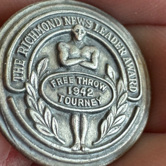 1942 The Richmond News Leader Award Free Throw Tourney Lapel Pin Newspaper
