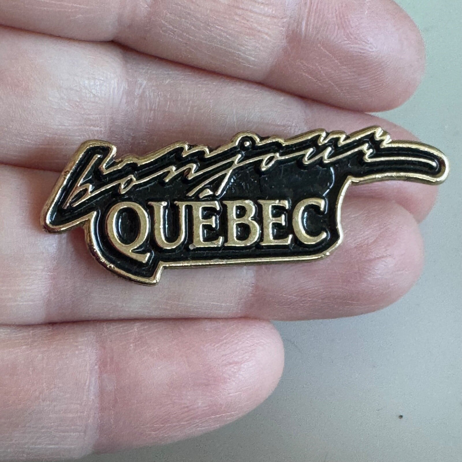 Vintage Bon Jour Quebec Canada Souvenir Tourist Lapel Pin Bonjour