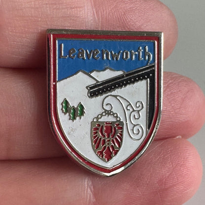 Vintage Leavenworth Ski Skiing Washington Souvenir Tourist Lapel Pin
