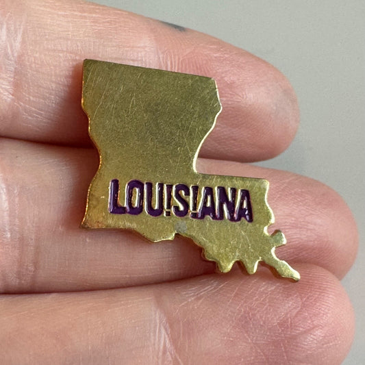 Vintage Louisiana State‑Shaped Souvenir Tourist Lapel Pin