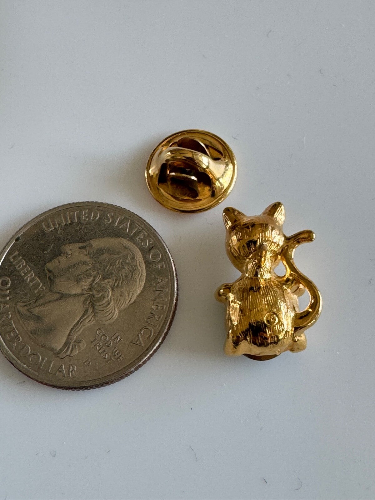May Birthstone Cat Pin Tie Tack Faceted Faux Gem Face & Faux Emerald Body