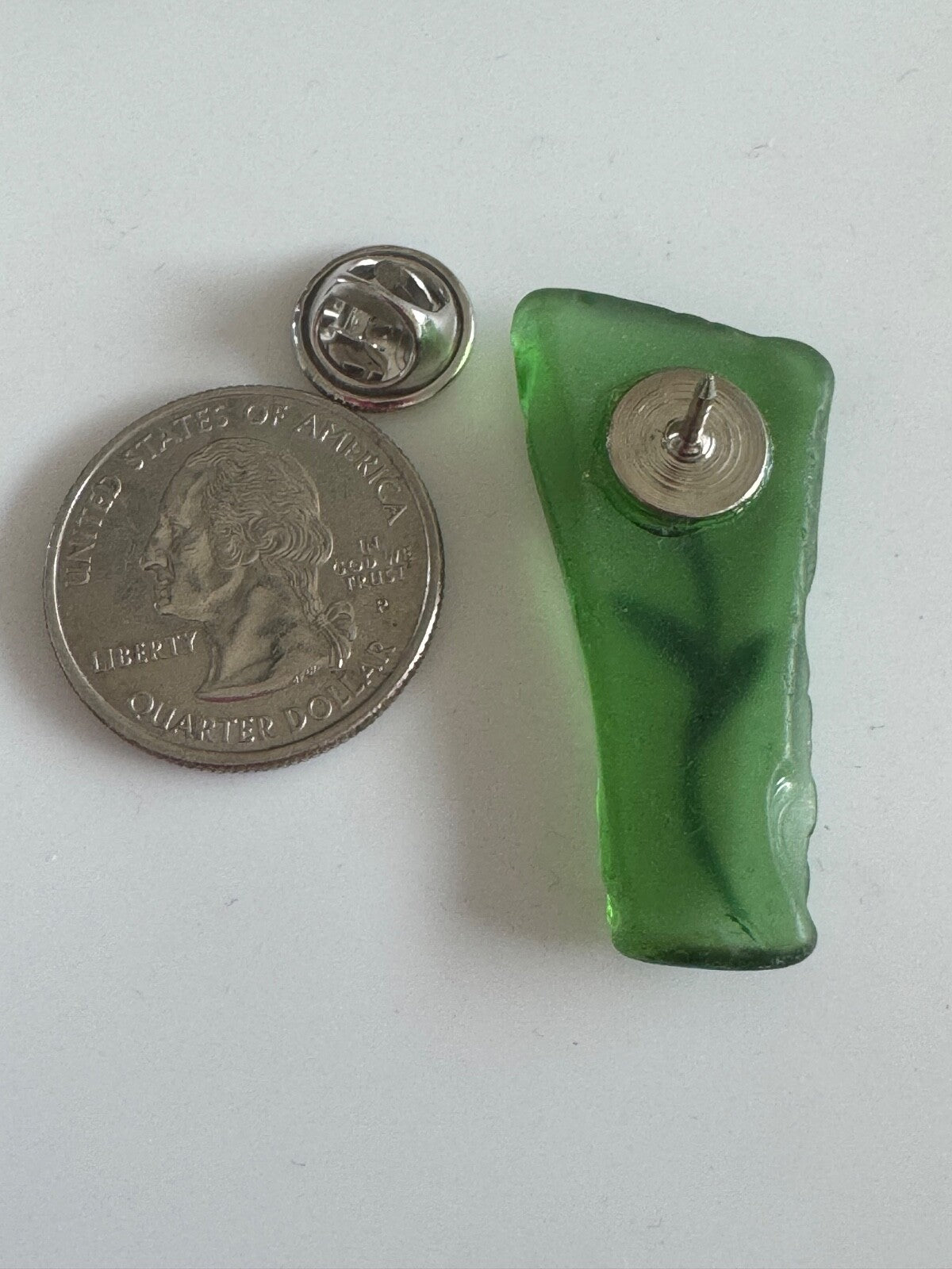 Vintage Sea Glass with Painted Daisy Brooch Lapel Pin