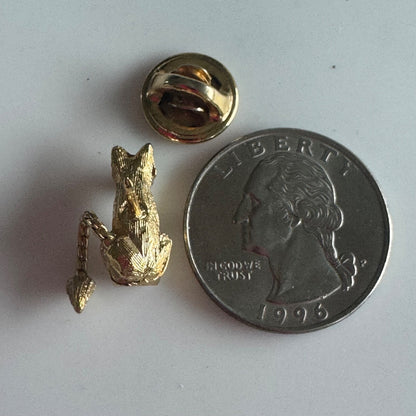 Vintage Gold Tone Cat Lapel Pin Tie Tack Green Stone Eyes Moveable Tail