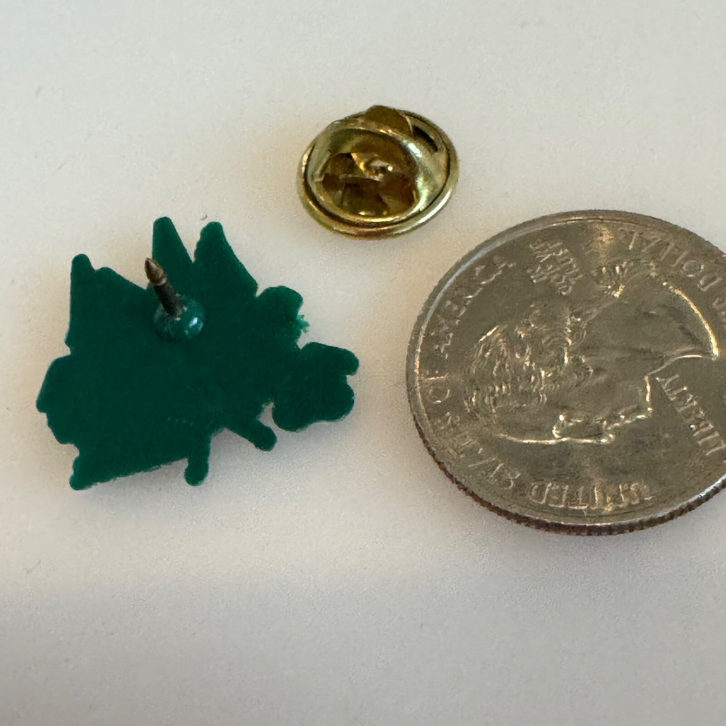 1985 Kentucky Derby Festival Plastic Lapel Pin Pegasus Green
