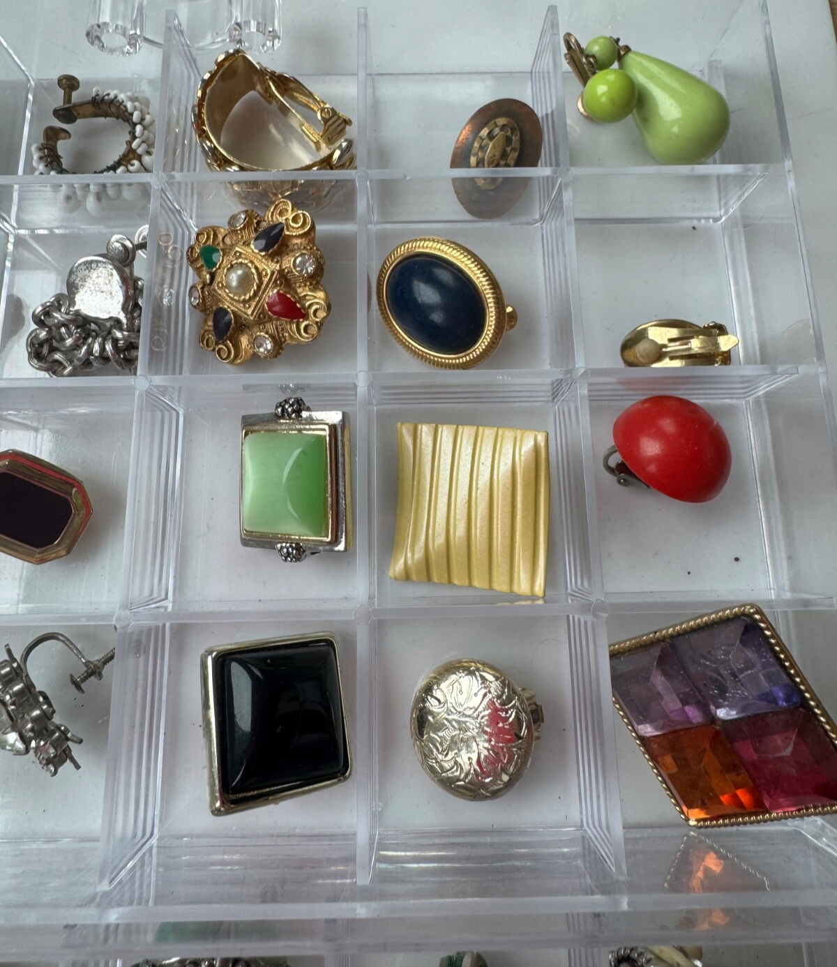 Vintage Signed & Unsigned SINGLE Clip-On Earrings Jewelry Lot Crafts/Wear 48pcs