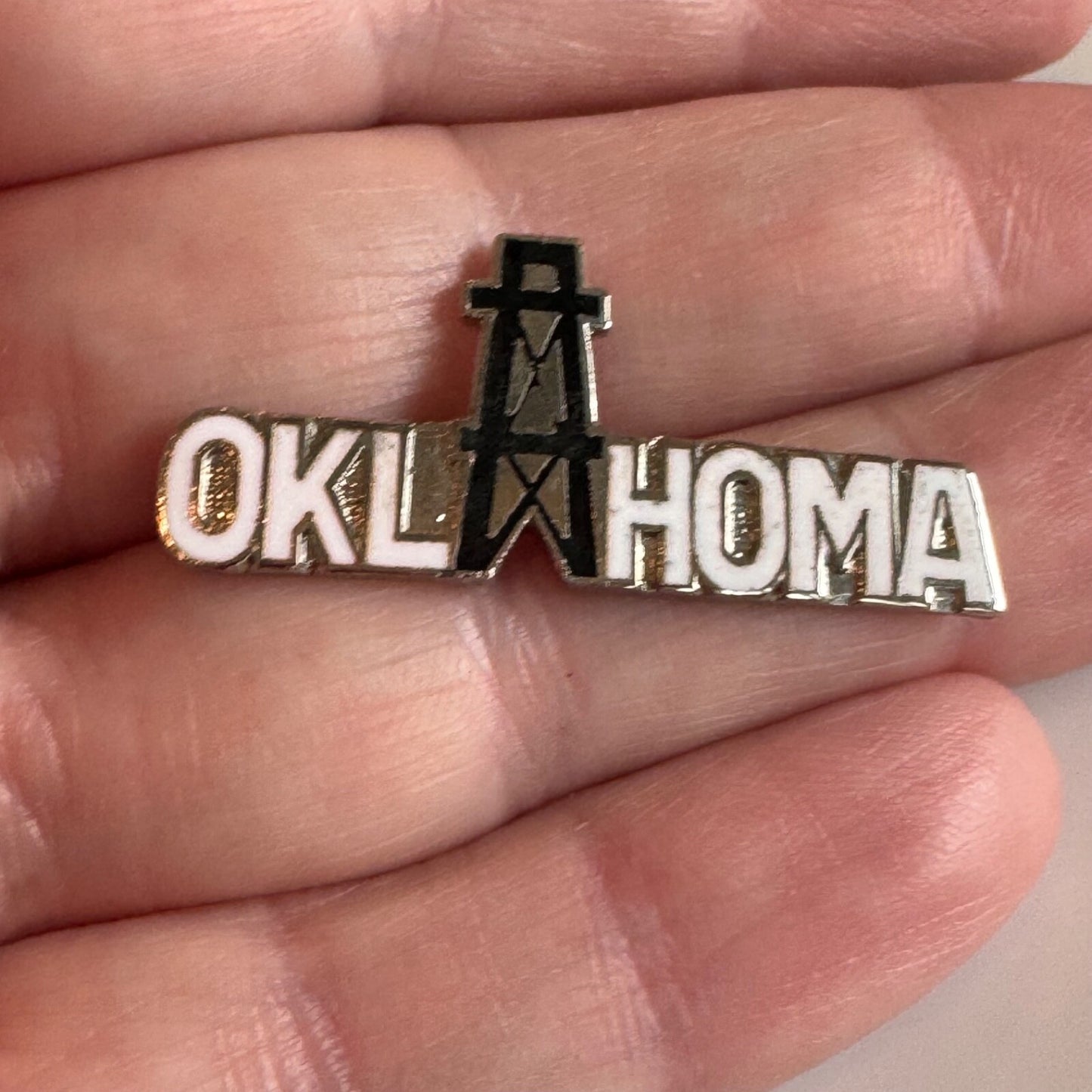Vintage Oklahoma Oil Rig Derrick Souvenir Tourist Lapel Pin