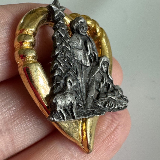 Nativity Scene Christmas Brooch – Pewter & Gold Tone Heart Frame