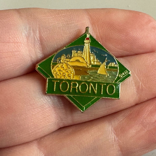 Vintage Toronto Canada Souvenir Enamel Pin – CN Tower & Waterfront
