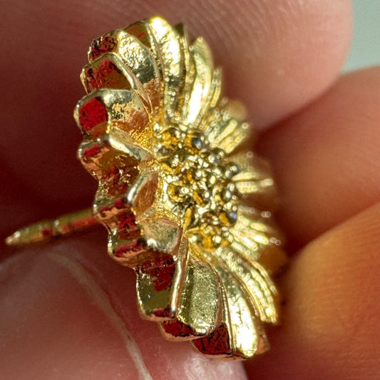 Textured Golden Bloom Pin – Radiant Floral Badge Flower Gold Tone