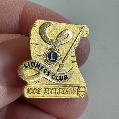LIONS INTERNATIONAL PIN 100% SECRETARY LIONESS CLUB GOLD TONE