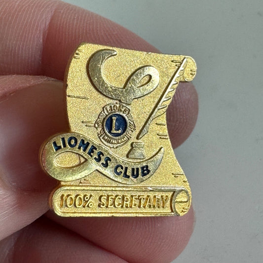 LIONS INTERNATIONAL PIN 100% SECRETARY LIONESS CLUB GOLD TONE