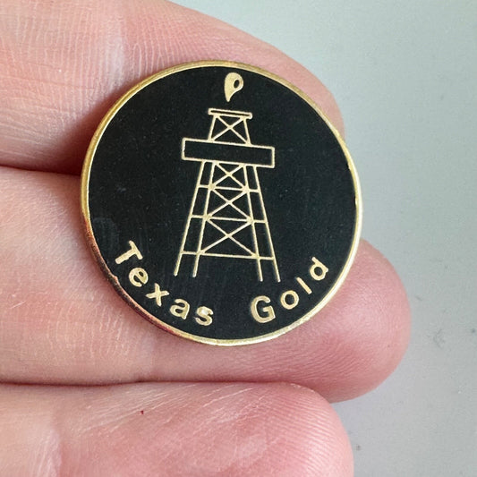 Texas Gold Oil Derrick Pin – Lone Star State Souvenir Enamel Badge