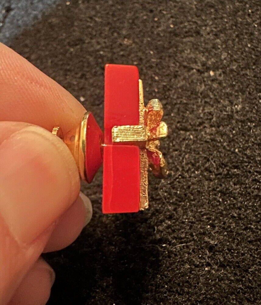 VTG Avon Lucite Red Gift Box Gold Tone Ribbon Bow Lapel Pin Christmas Present