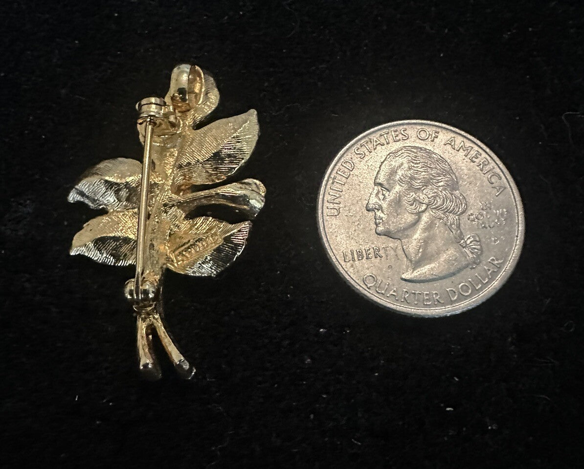STUNNING VINTAGE SIGNED AVON GOLD TONE ROSE FLOWER 1 1/2" BROOCH PENDANT