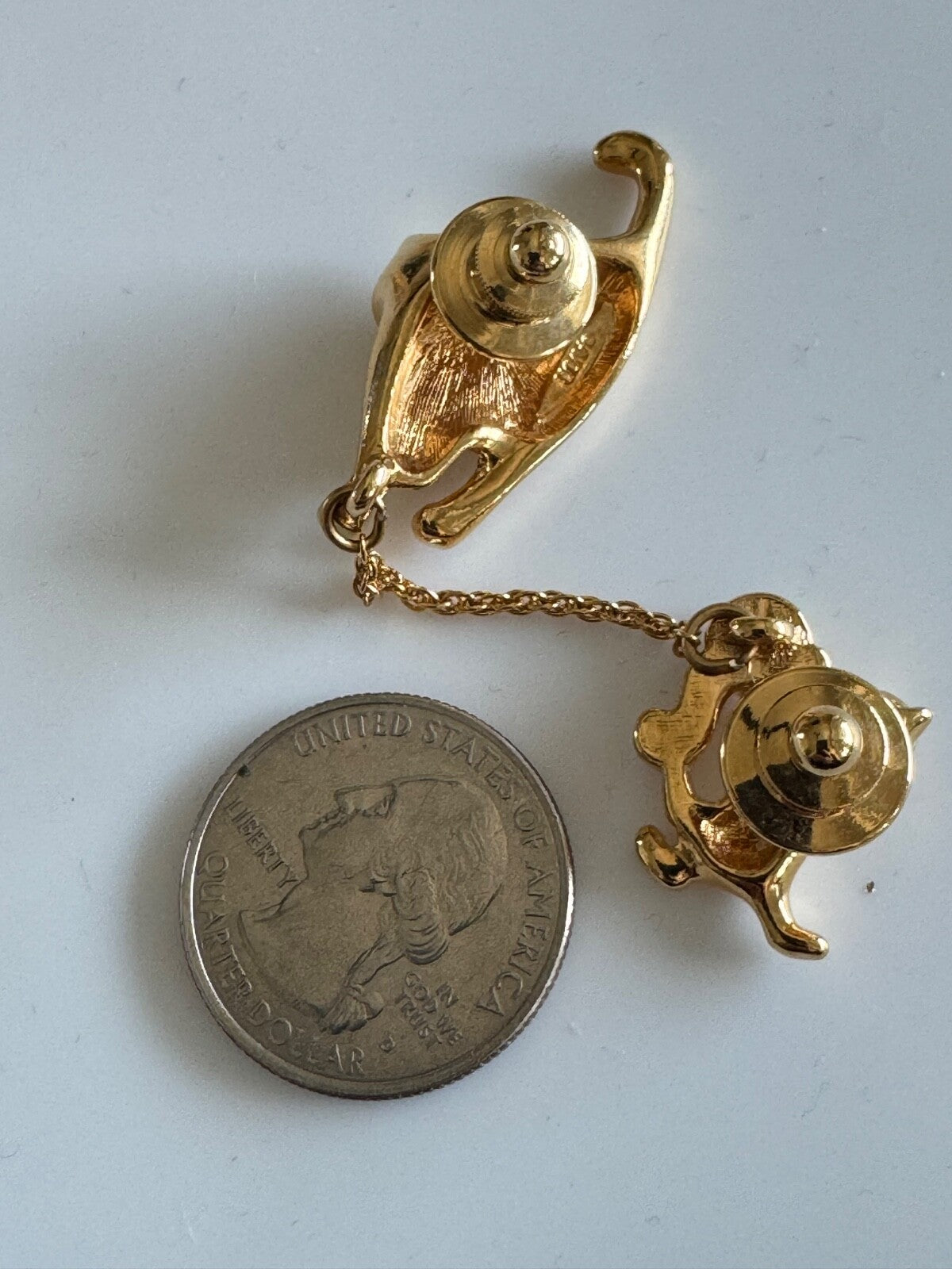 VINTAGE AVON GOLDTONE RHINESTONE BALL KITTEN & MOTHER CAT LAPEL PIN BROOCH CHAIN