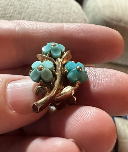 50’S CROWN TRIFARI TURQUOISE LUCITE ‘FORGET ME NOT’ FLOWER EARRINGS AND PENDANT