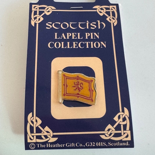 Vintage Scottish Flag Lion Rampant Souvenir Tourist Lapel Pin New on Card