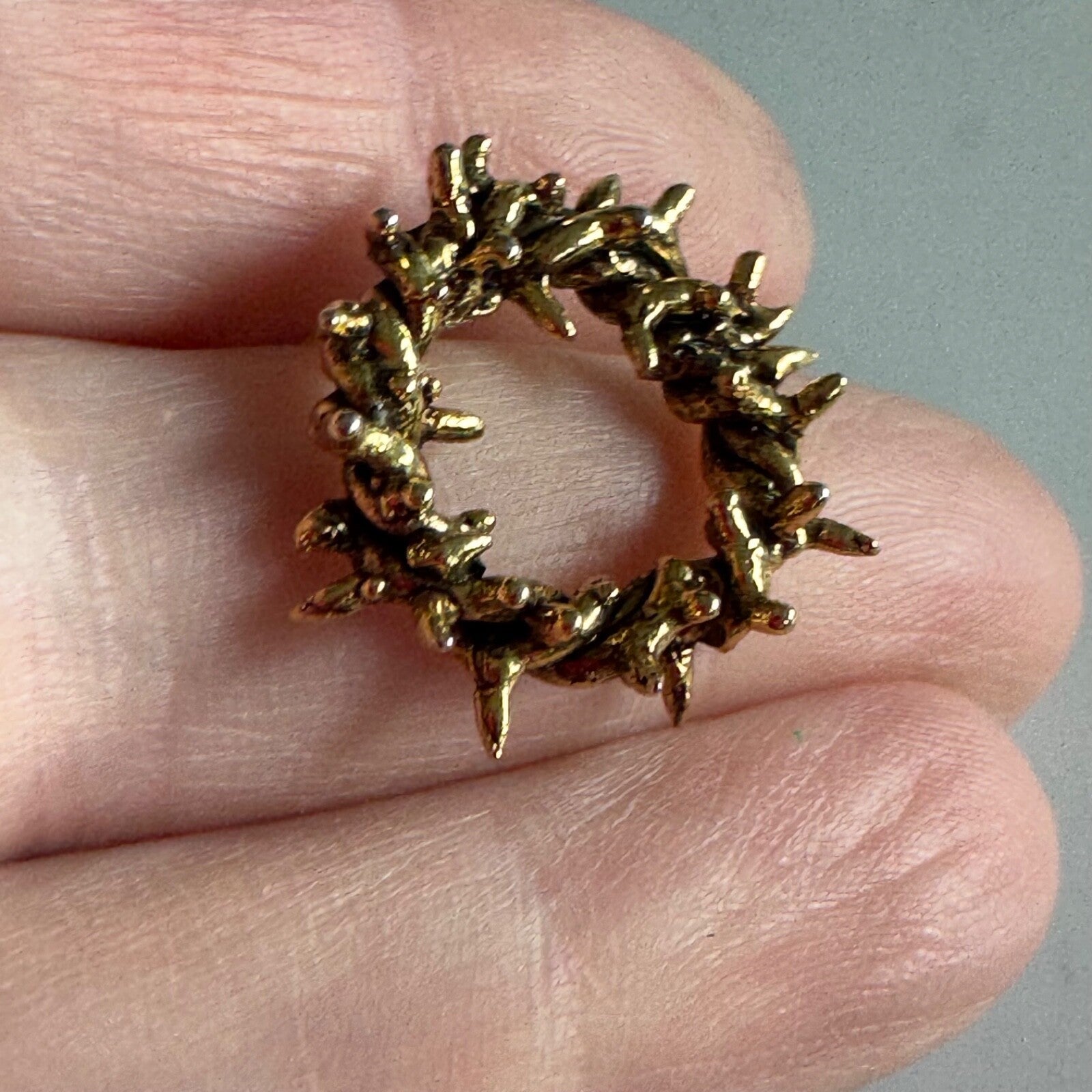 Vintage Crown of Thorns Pin – Symbolic Wreath Emblem Jesus Gold Tone