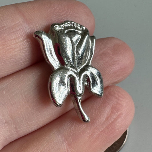 Vintage Silver Rose Bloom Pin – Polished Floral Metal Brooch