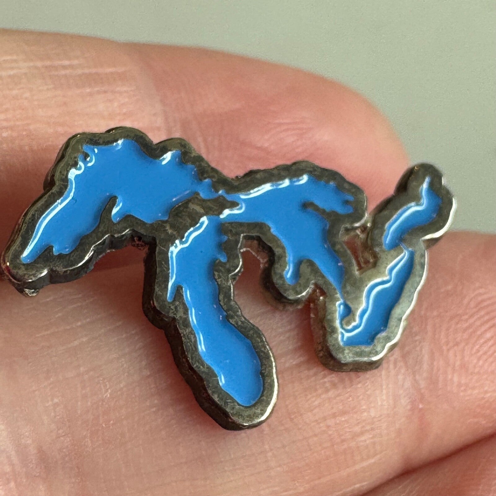 Great Lakes Outline Pin Blue Water Regional Souvenir Lapel Badge