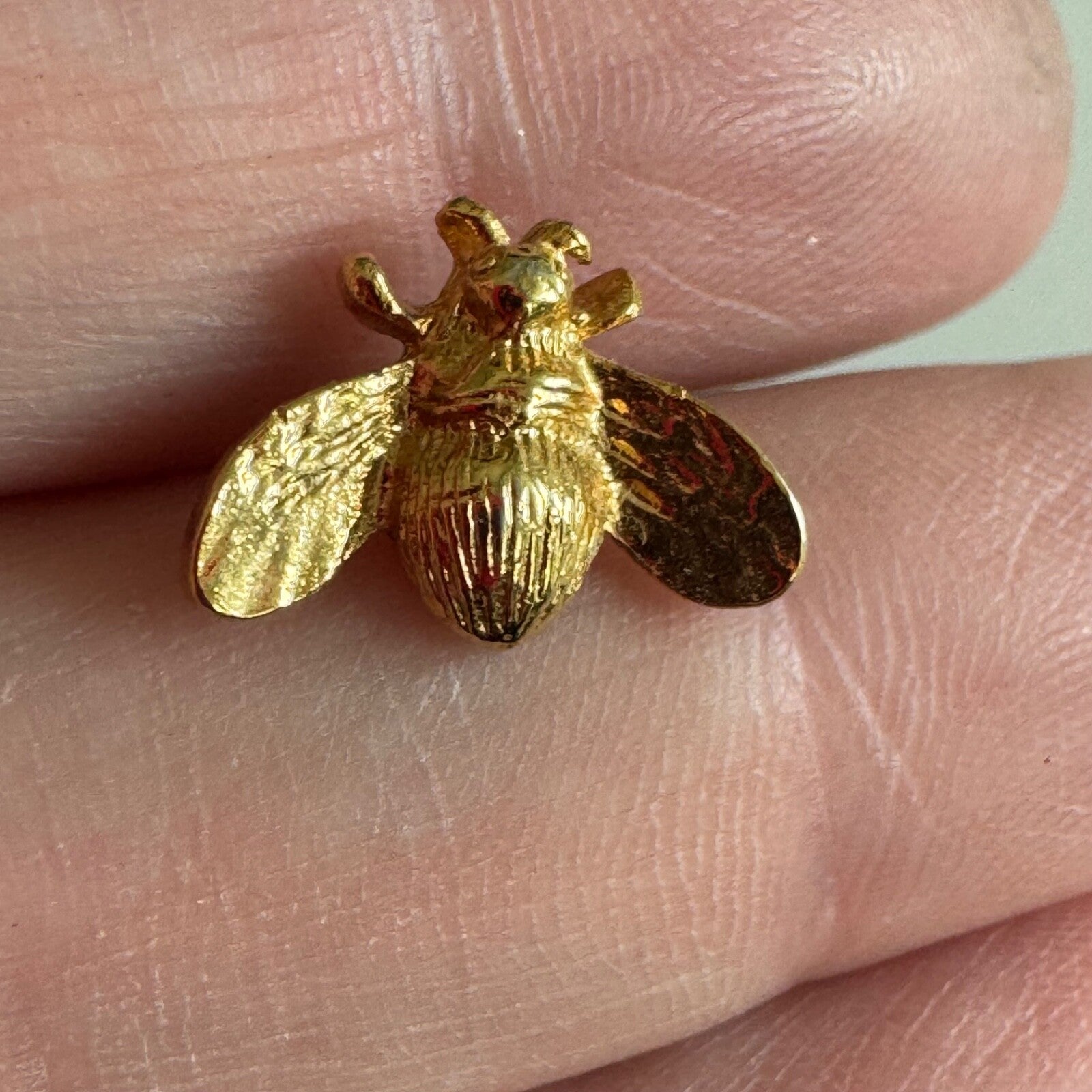 Vintage Miniature Gold Bee Brooch – Small Insect Pin Vintage Jewelry