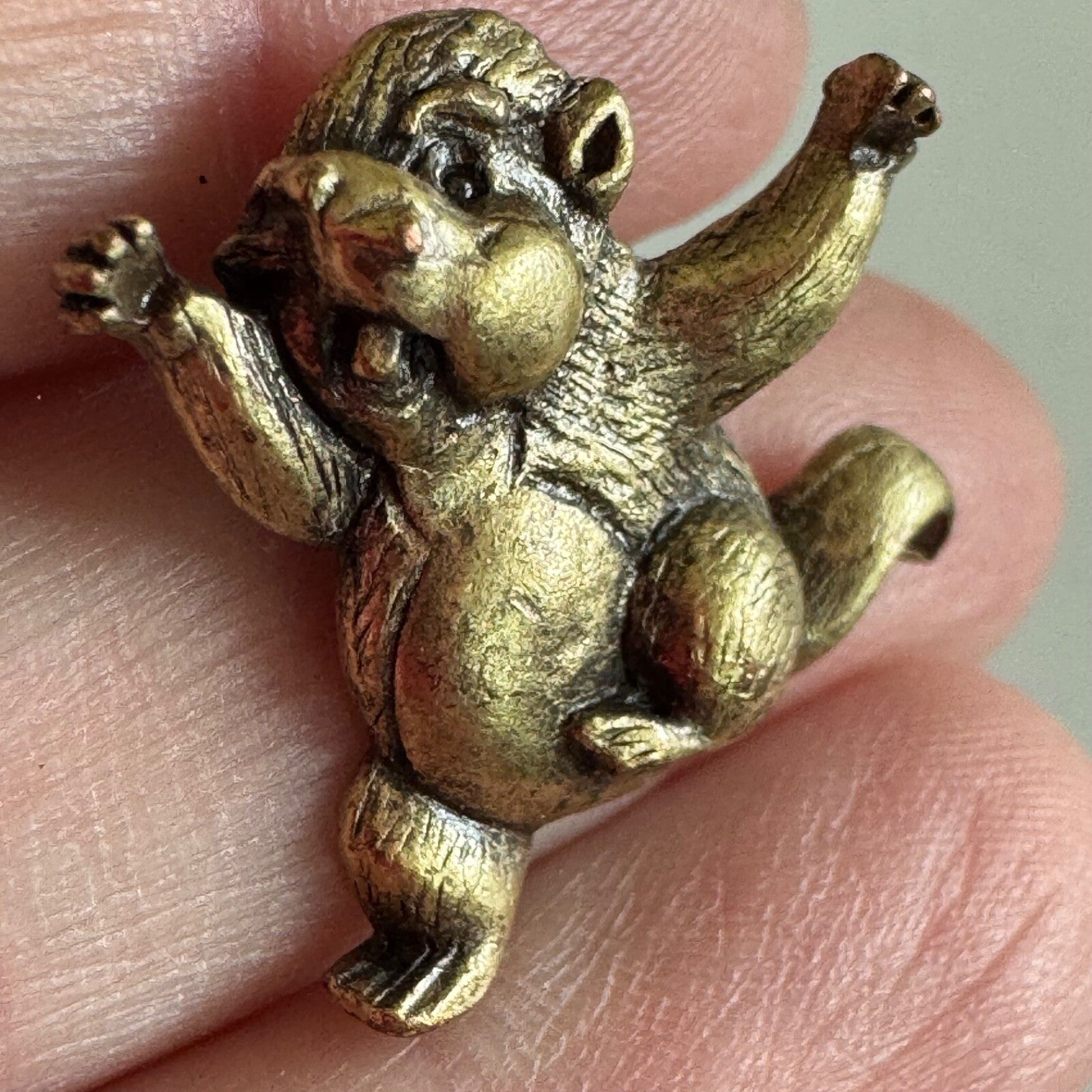 Vintage Woodchuck Lapel Pin Tie Tack – Antiqued Gold Tone Animal Groundhog