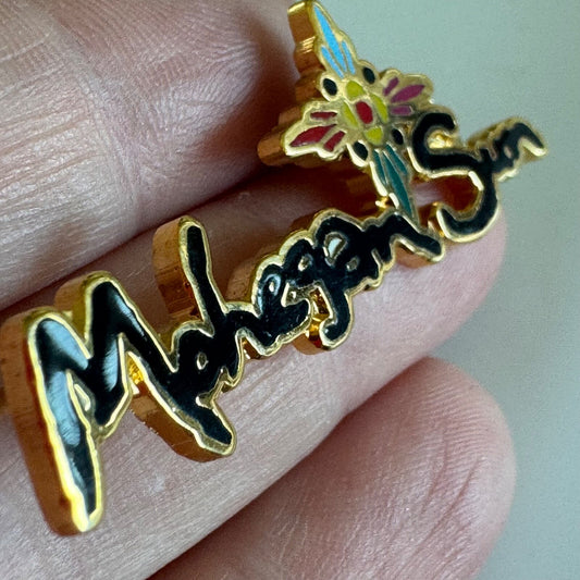 Vintage Mohegan Sun Casino Lapel Pin Logo