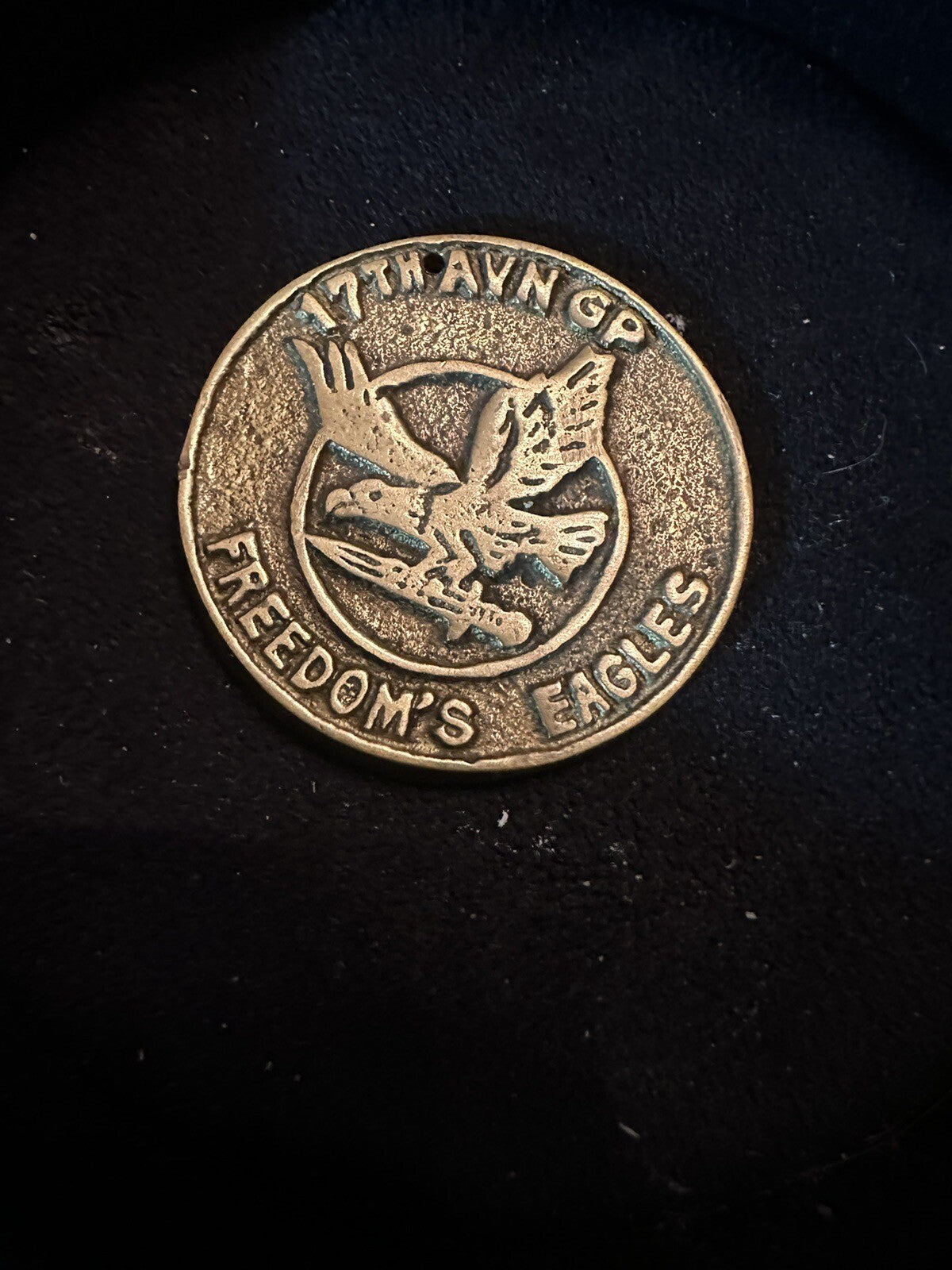 1982 17th COMBAT AVIATION GROUP FREEDOM'S EAGLES CHALLENGE COIN - RARE