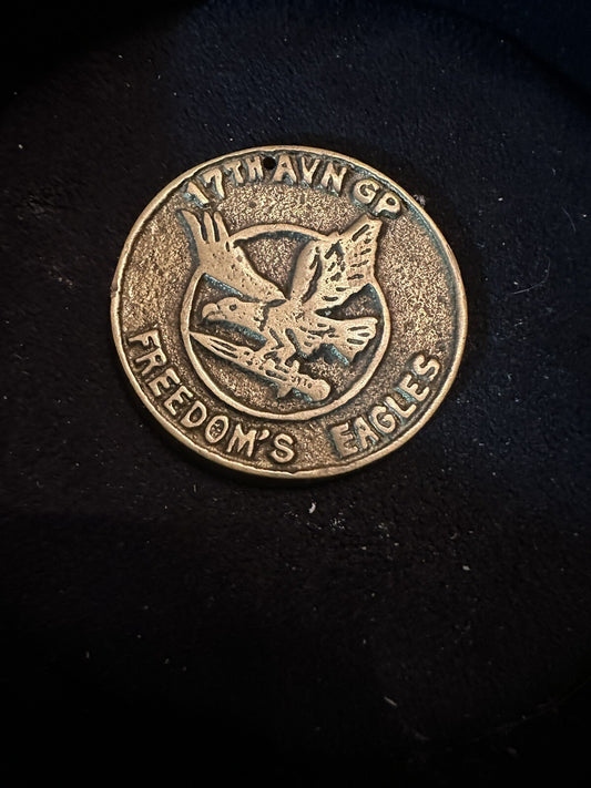 1982 17th COMBAT AVIATION GROUP FREEDOM'S EAGLES CHALLENGE COIN - RARE