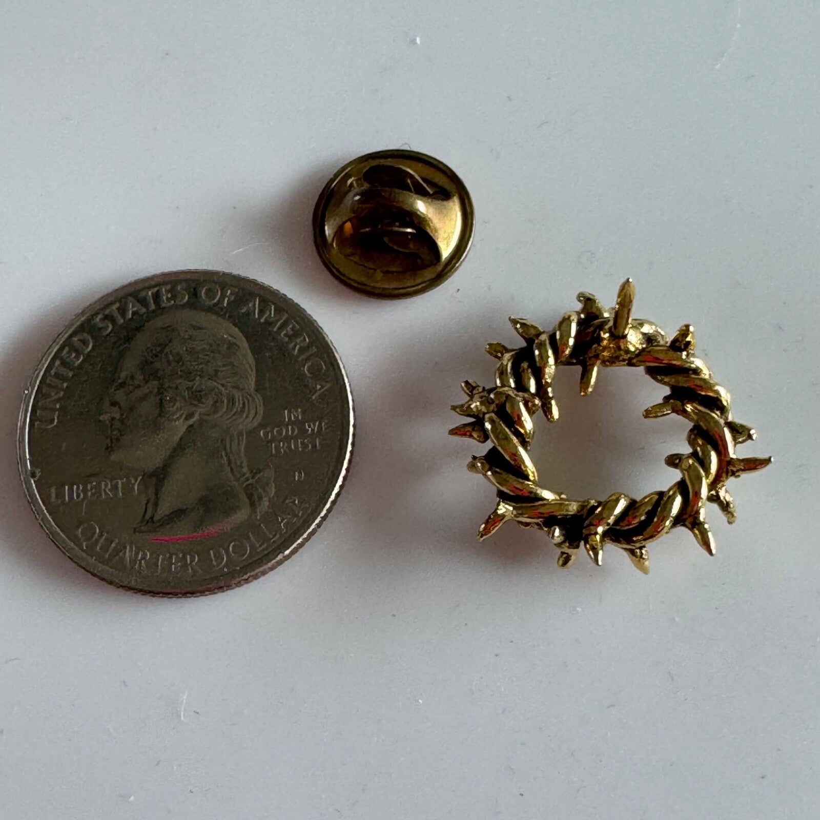 Vintage Crown of Thorns Pin – Symbolic Wreath Emblem Jesus Gold Tone