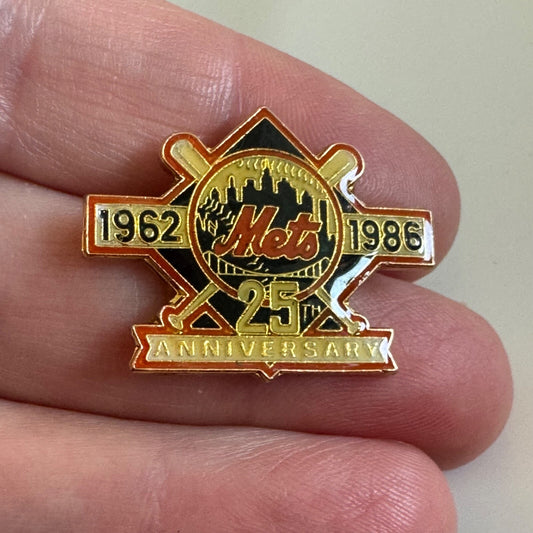 1986 New York Mets 25th Anniversary Logo Lapel Pin Peter David 25 1962