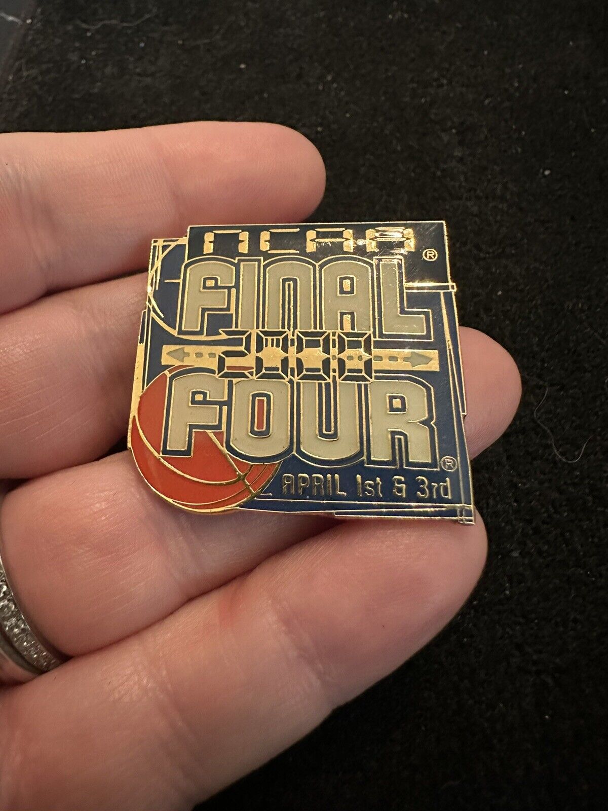 2000 NCAA Indianapolis Men's Basketball Final Four Lapel Pin w/Team Names