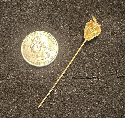 VTG. CROWN TRIFARI BRUSHED GOLD TONE STRAWBERRY FRUIT STICKPIN