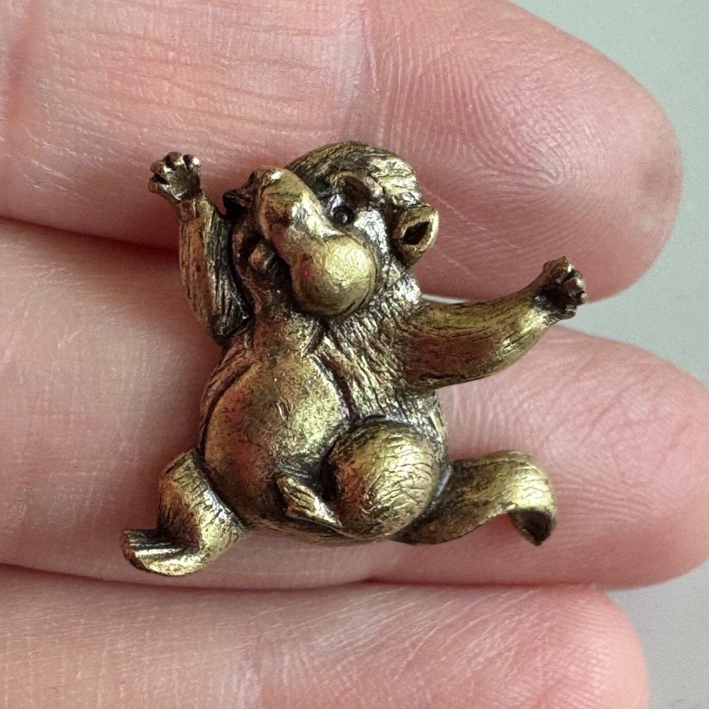 Vintage Woodchuck Lapel Pin Tie Tack – Antiqued Gold Tone Animal Groundhog