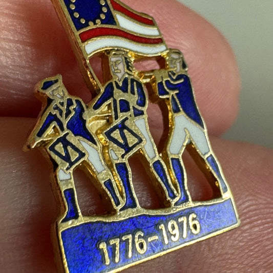 Vintage 1776-1976 Bicentennial Fife and Drummers Lapel Pin Drum