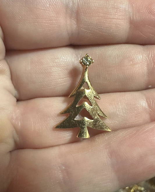 Small Avon Gold Tone Cut-out Christmas Tree Lapel Brooch Pin