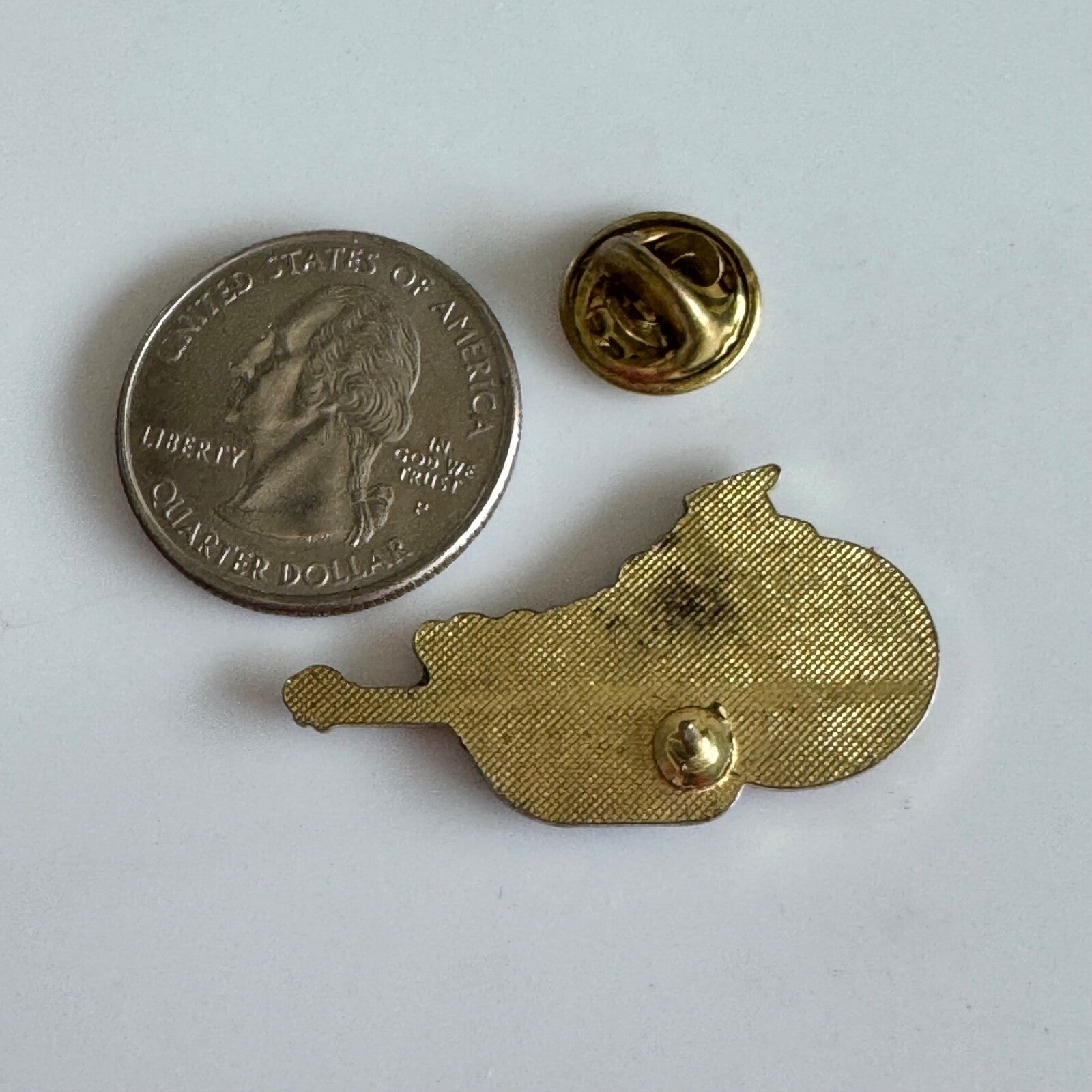 Vintage Bluegrass Banjo Enamel Pin – Americana Music Fan Favorite