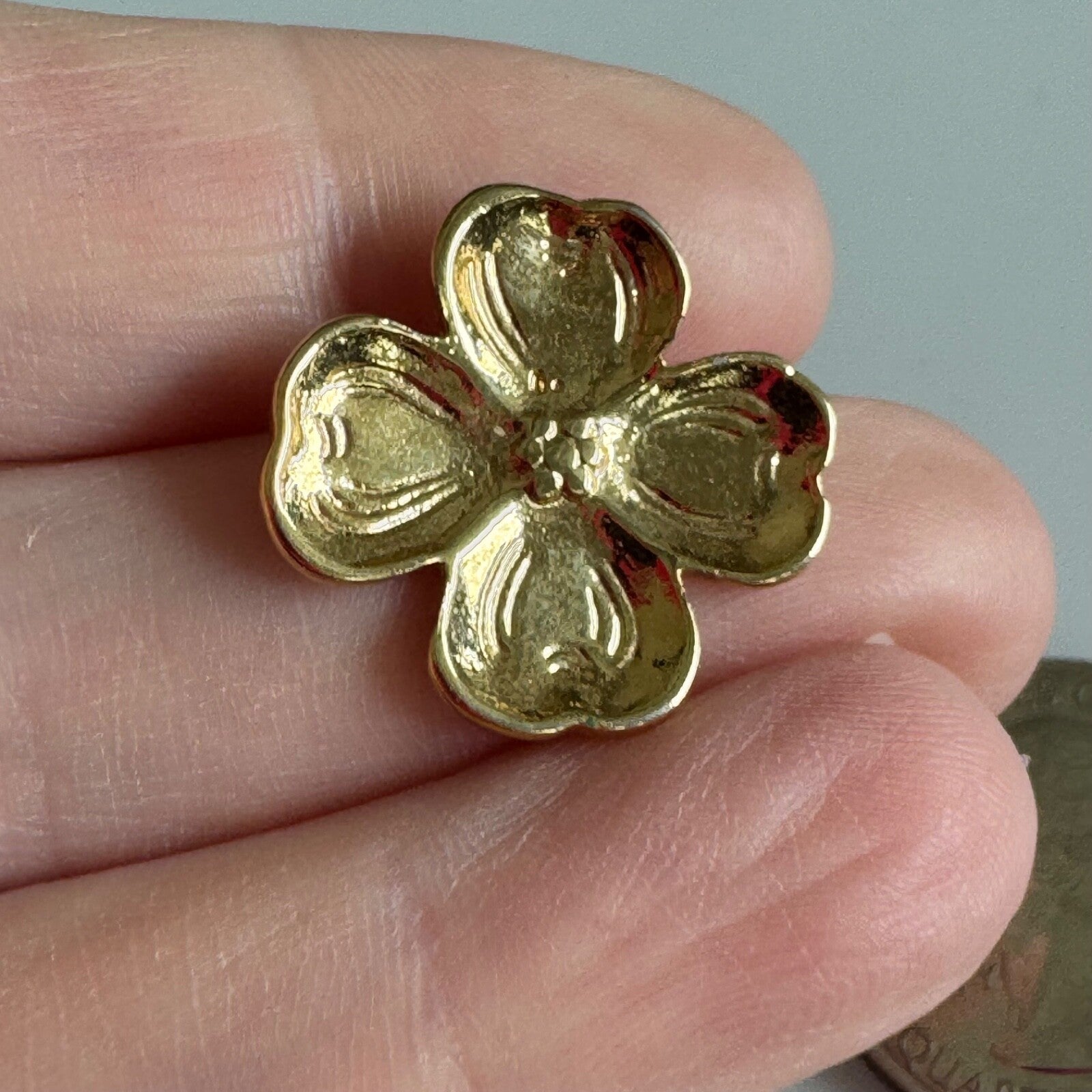 Vintage Gold Tone Dogwood Flower Blossom Lapel Pin Brooch – Floral Design