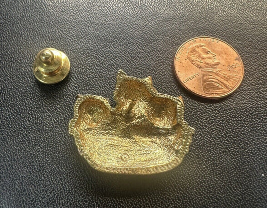Avon Vintage 3 Cats in Basket Pin Tack Gold Tone Kittens Cat Kitten