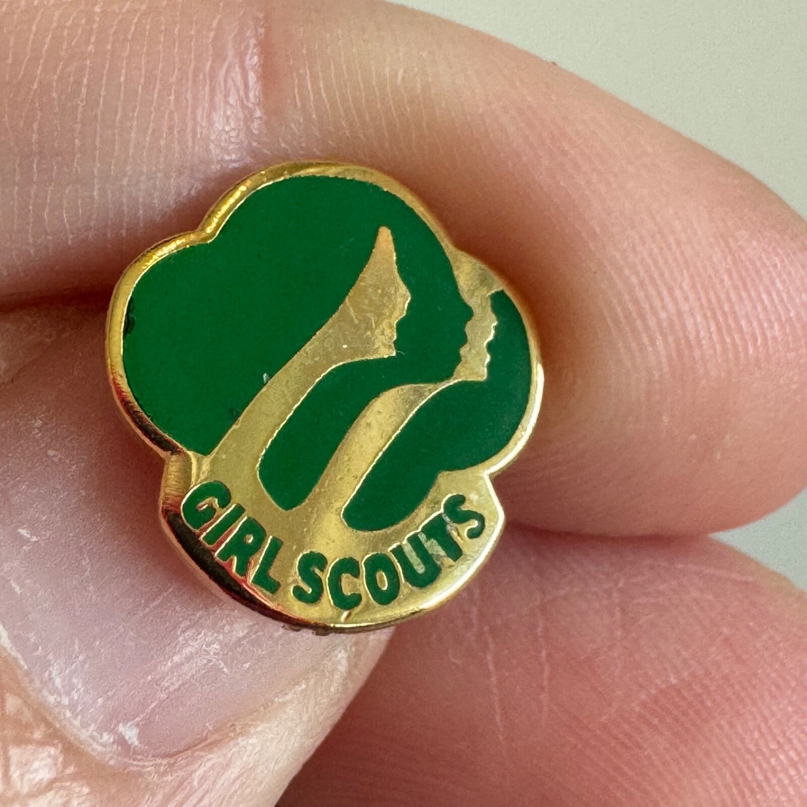 1980 Girl Scouts USA Metal Gold Tone Pinback Pin Small Tie Tack