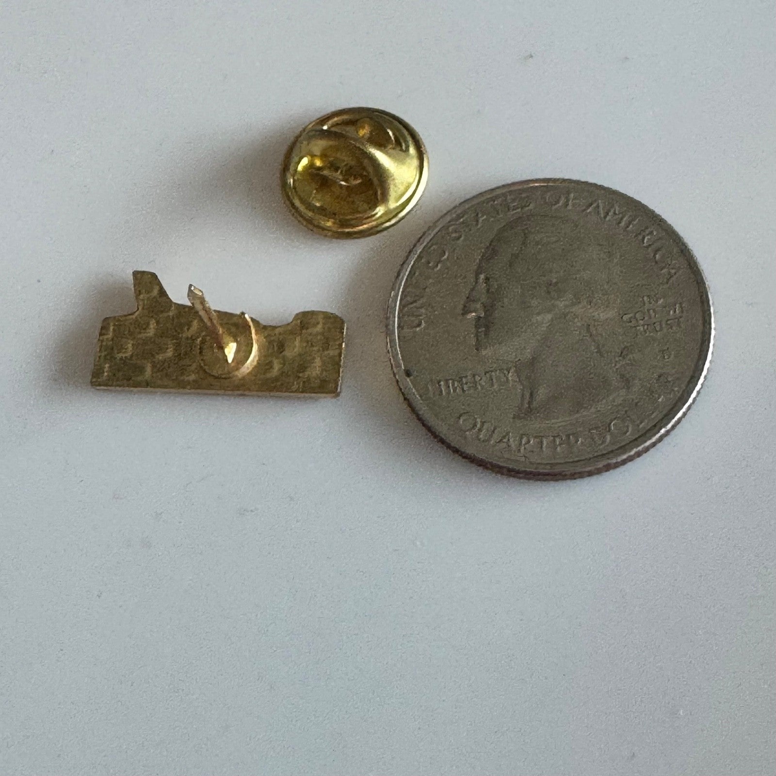 Vtg AirEvac Aircraft Gold Enamel Lapel Pin Fixed Wing Medical Transport Rescue