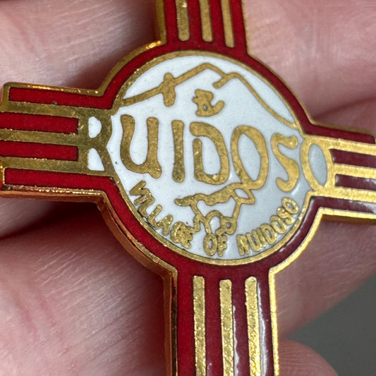 Amazing Vintage Ruidoso New Mexico Ski Skiing Lapel Pin