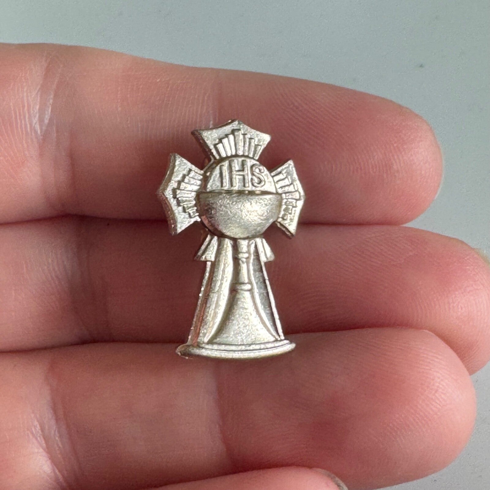 IHS Chalice and Cross Pin – Classic Catholic First Communion Light Gold Tone