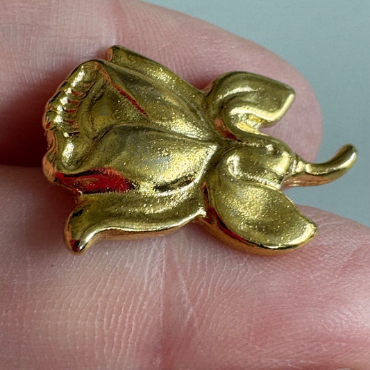 Gold Rose Blossom Pin – Detailed Romantic Floral Badge