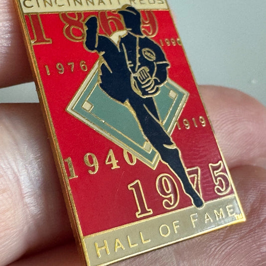 Vintage 2004 Cincinnati Reds Hall of Fame Pin – World Series Years Tribute