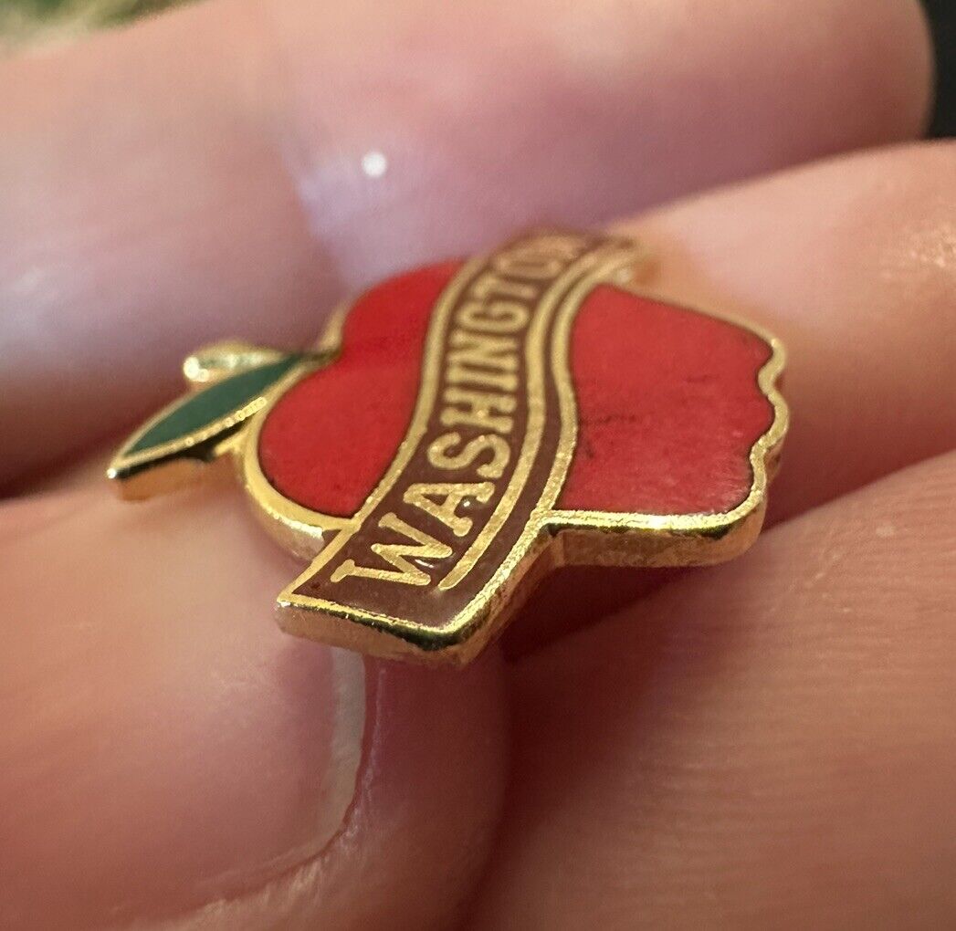 Washington State Apple Pin 1990 Enamel Lapel Pin Gold Toned Single Clutch Back