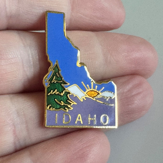 Vintage Idaho State Enamel Pin – Mountains, Pine & Sunrise